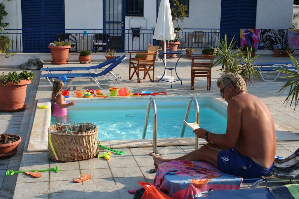 Helios Hotel Agia Marina (Aegina) Exterior foto
